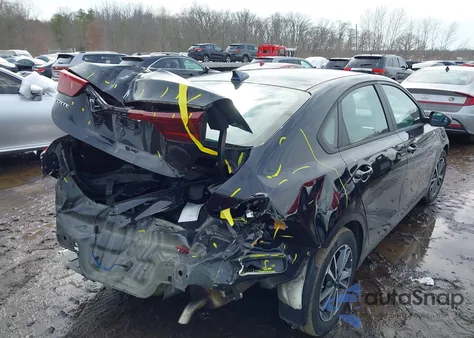 2022 Kia Forte Lxs z USA, uszkodzony, nr VIN 3KPF24AD6NE425962